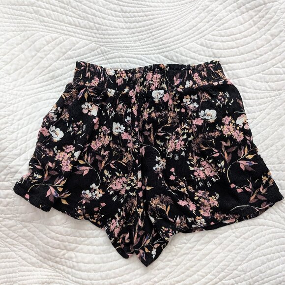 Shorts - Picture 3 of 3